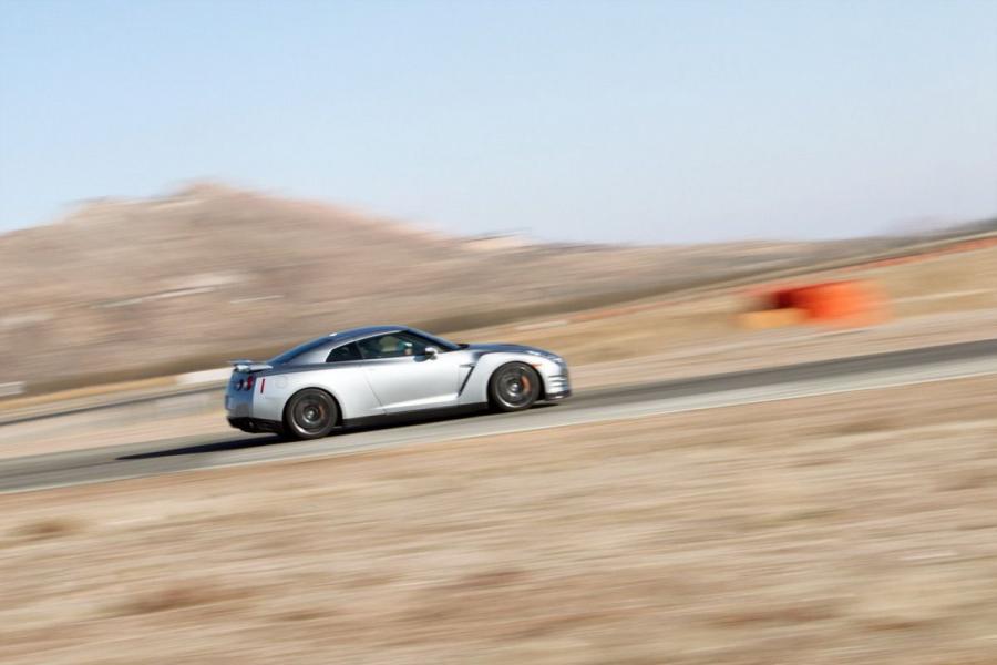  Nissan GT-R Premium 2013 года  (фото 18 из 36)